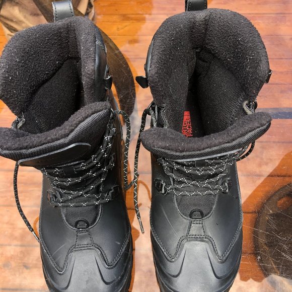 The North Face waterproof insulated mens size 11 snow boots main image 10